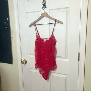 ✧･ﾟvictoria’s secret gold label red rose lace teddy
